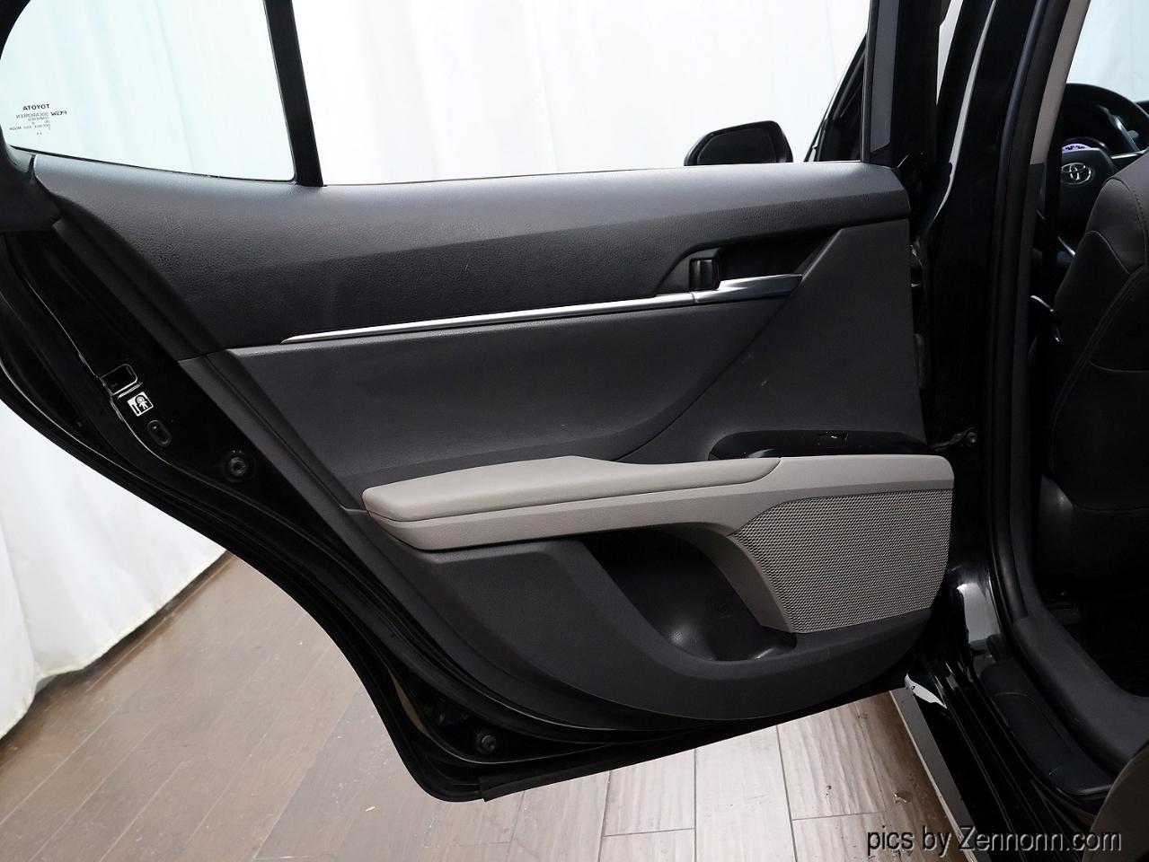 Toyota Camry XLE Auto (Natl) 2018