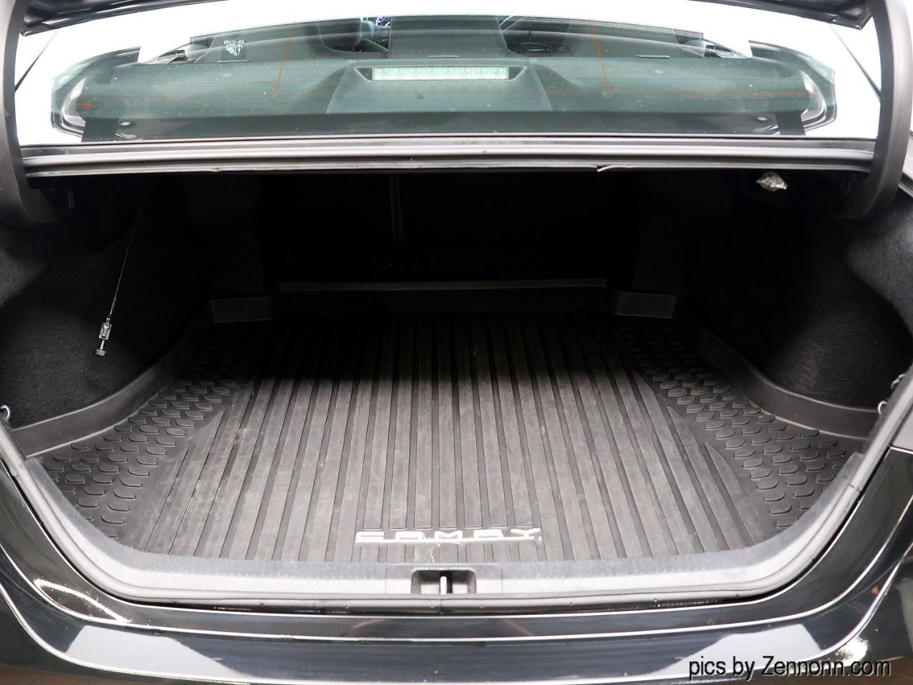 Toyota Camry XLE Auto (Natl) 2018
