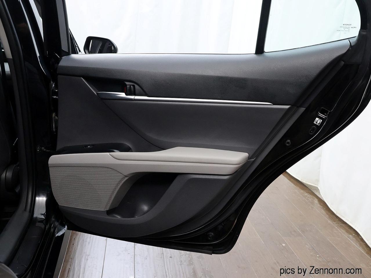 Toyota Camry XLE Auto (Natl) 2018