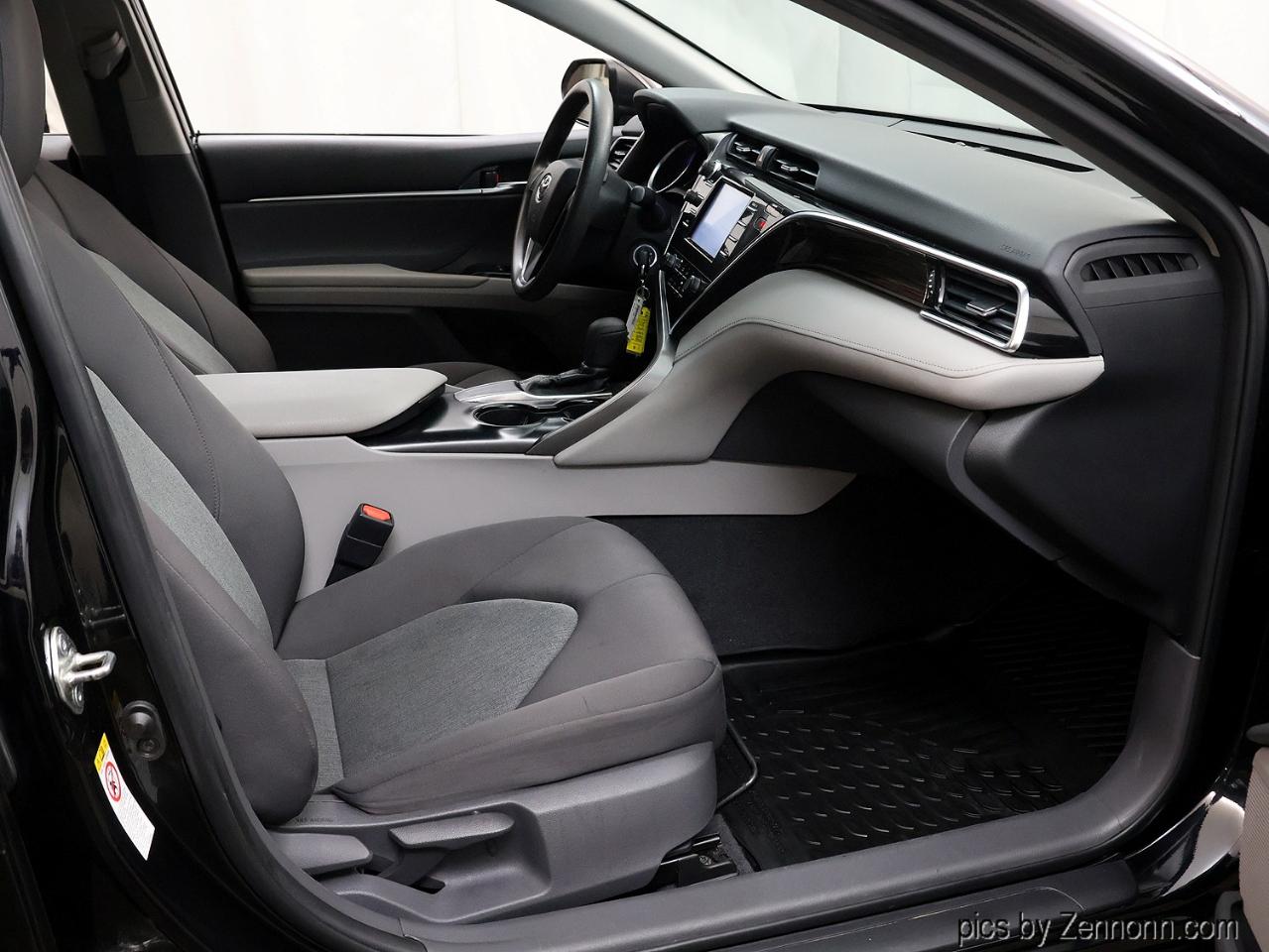 Toyota Camry XLE Auto (Natl) 2018