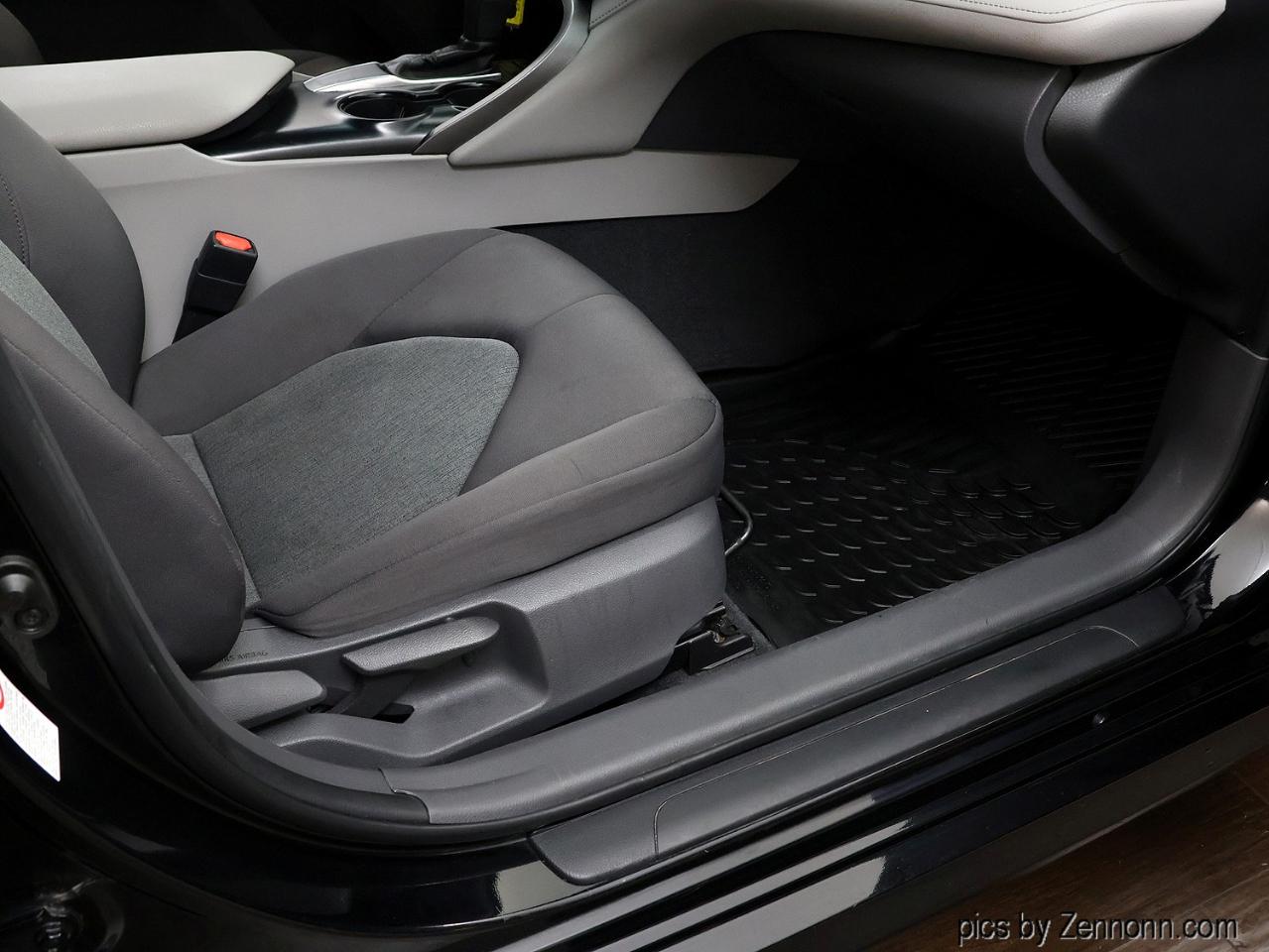Toyota Camry XLE Auto (Natl) 2018