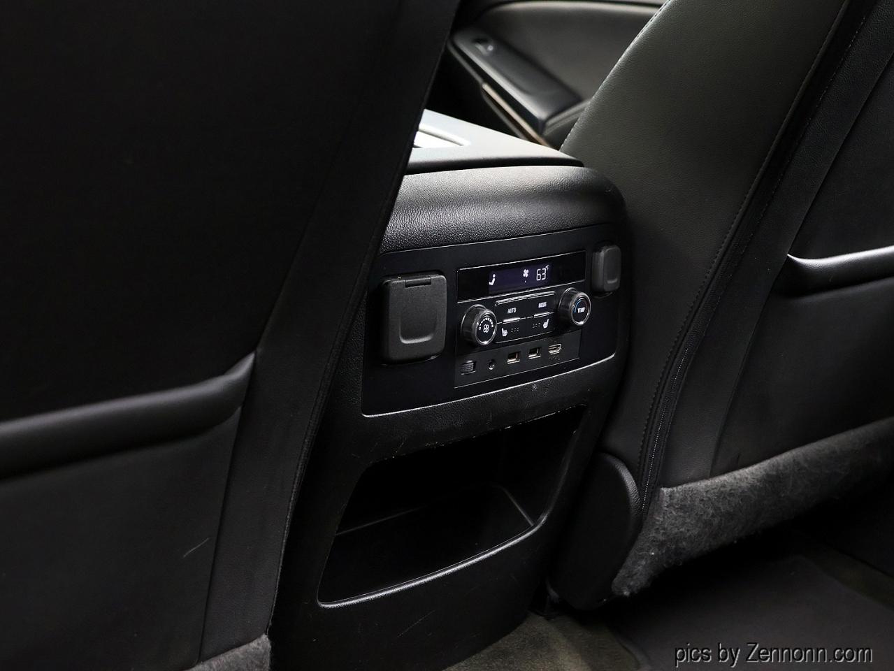 Chevrolet Suburban 4WD 4dr 1500 LT 2018