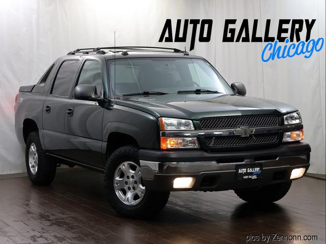 Green 2004 Chevrolet Avalanche Pickup Truck Four-Wheel Drive Automatic