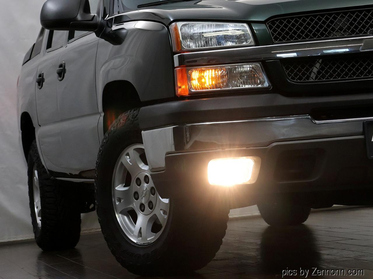 Chevrolet Avalanche 1500 5dr Crew Cab 130" WB 4WD Z71 2004