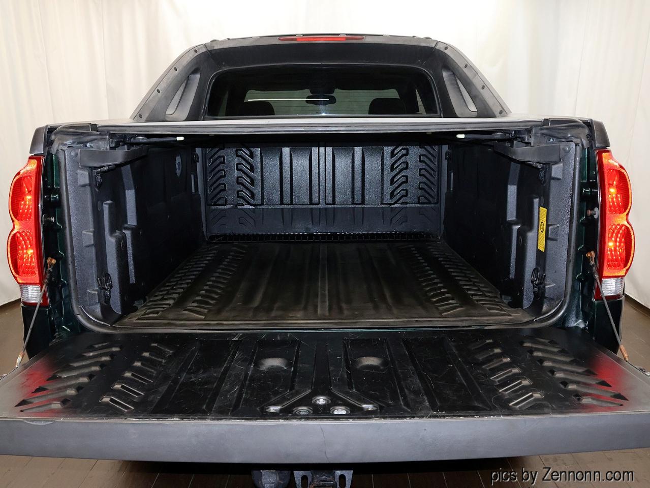 Chevrolet Avalanche 1500 5dr Crew Cab 130" WB 4WD Z71 2004
