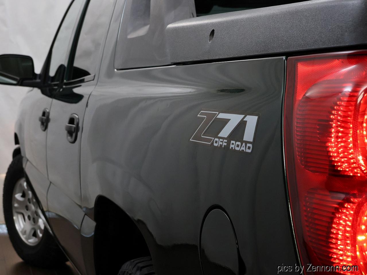Chevrolet Avalanche 1500 5dr Crew Cab 130" WB 4WD Z71 2004