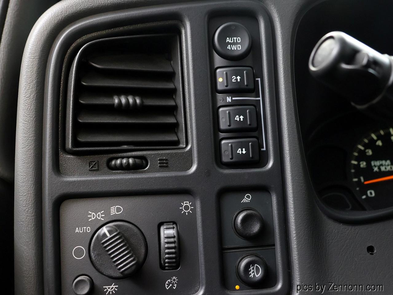 Chevrolet Avalanche 1500 5dr Crew Cab 130" WB 4WD Z71 2004