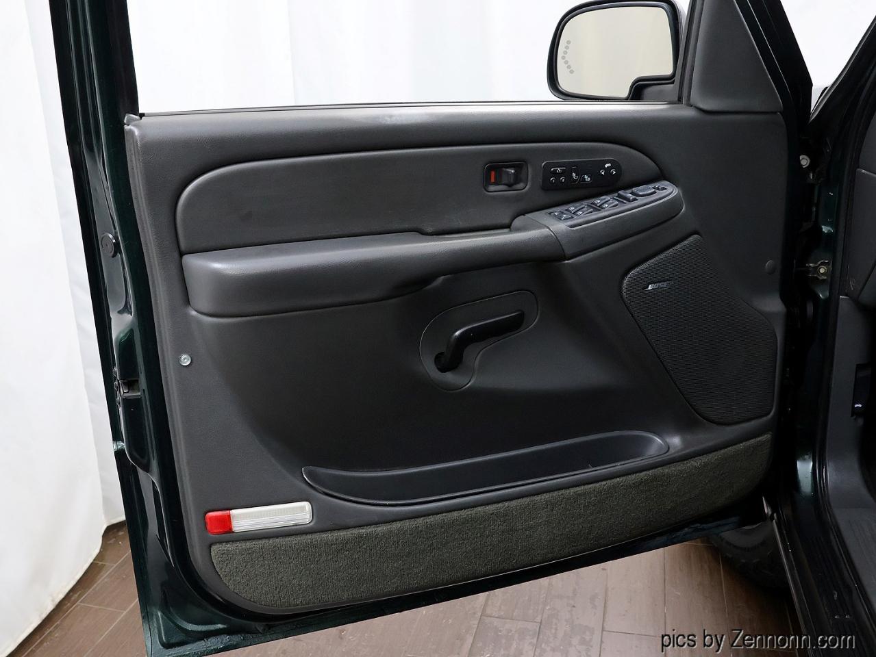 Chevrolet Avalanche 1500 5dr Crew Cab 130" WB 4WD Z71 2004