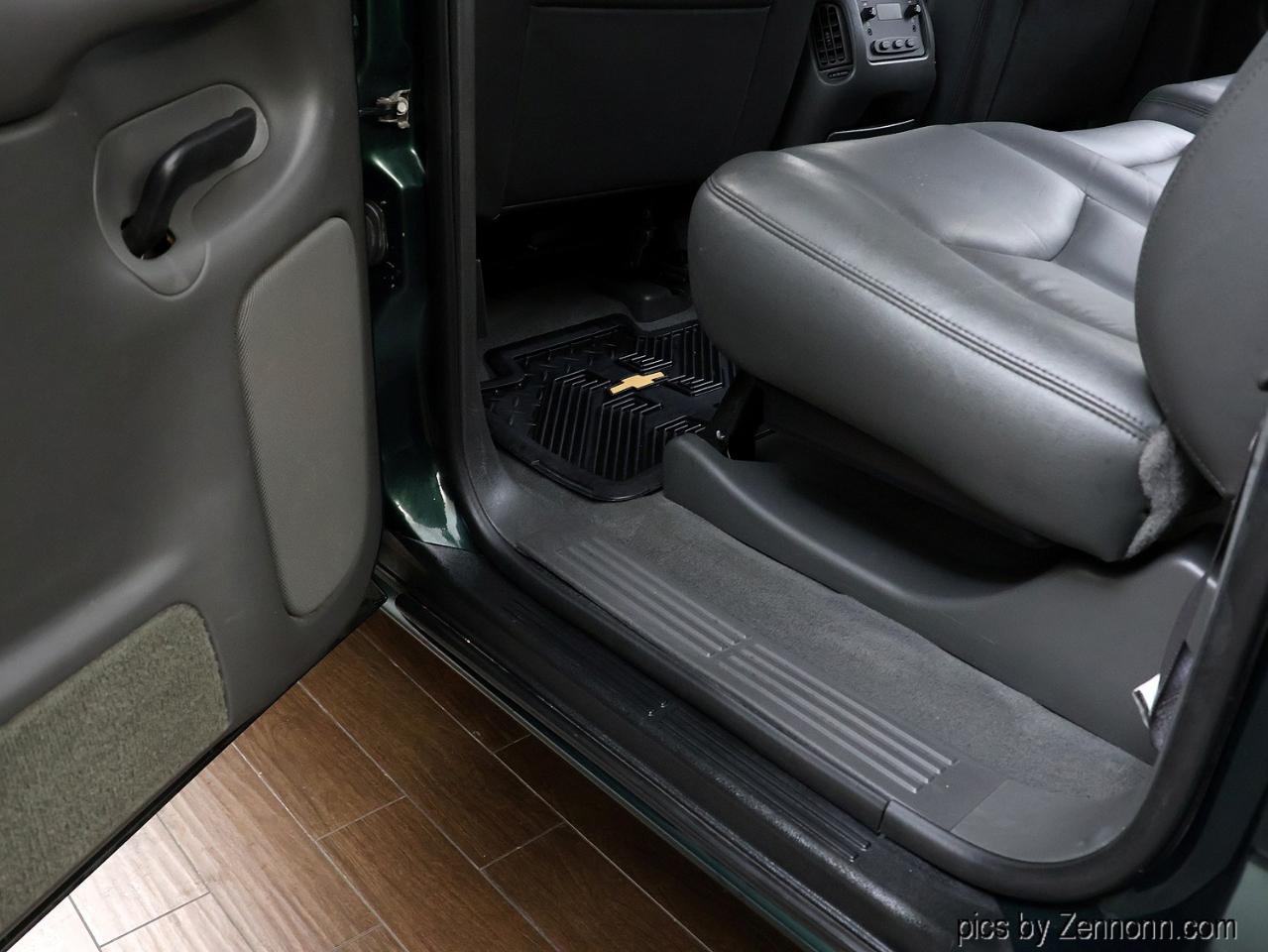 Chevrolet Avalanche 1500 5dr Crew Cab 130" WB 4WD Z71 2004