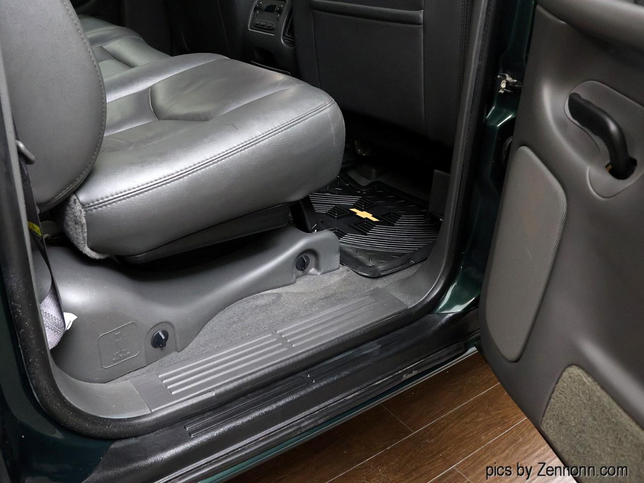 Chevrolet Avalanche 1500 5dr Crew Cab 130" WB 4WD Z71 2004