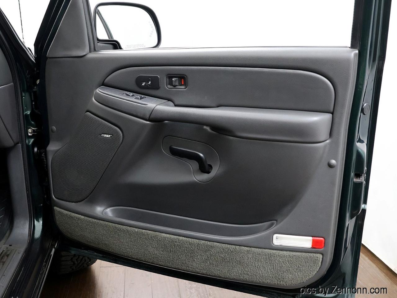 Chevrolet Avalanche 1500 5dr Crew Cab 130" WB 4WD Z71 2004