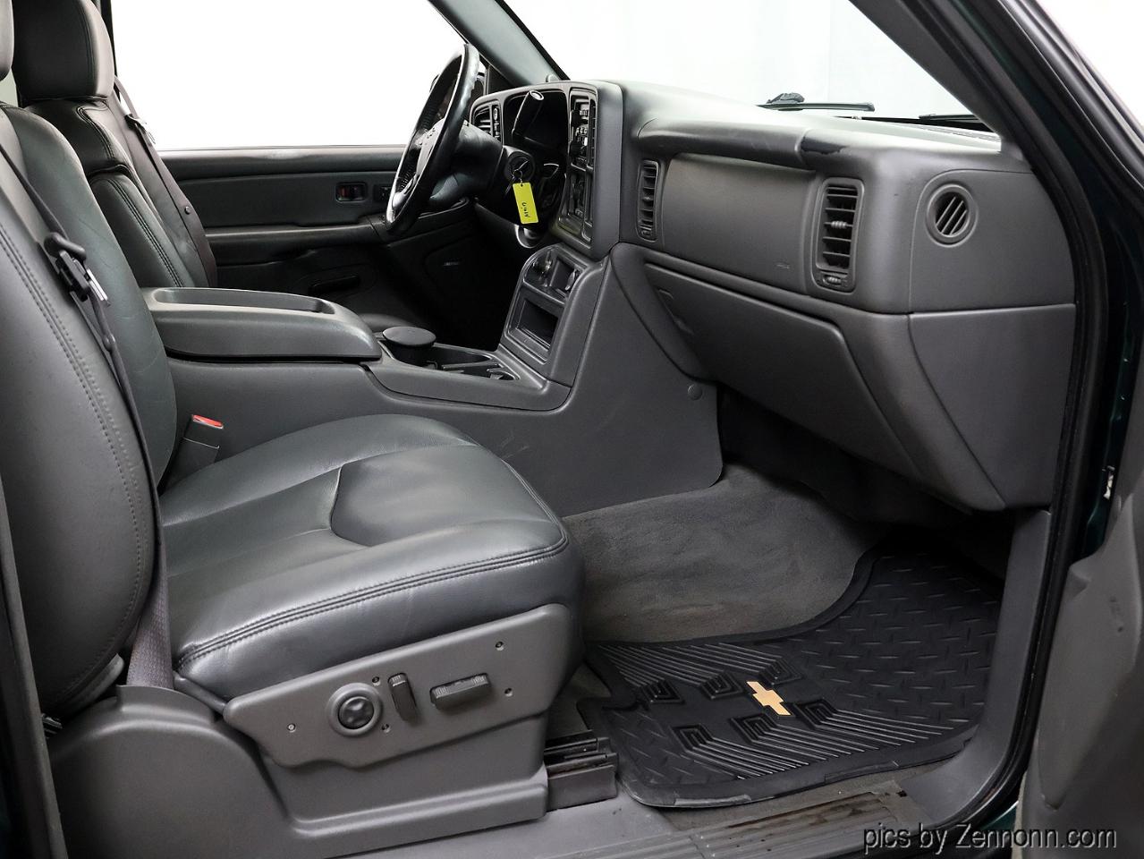 Chevrolet Avalanche 1500 5dr Crew Cab 130" WB 4WD Z71 2004