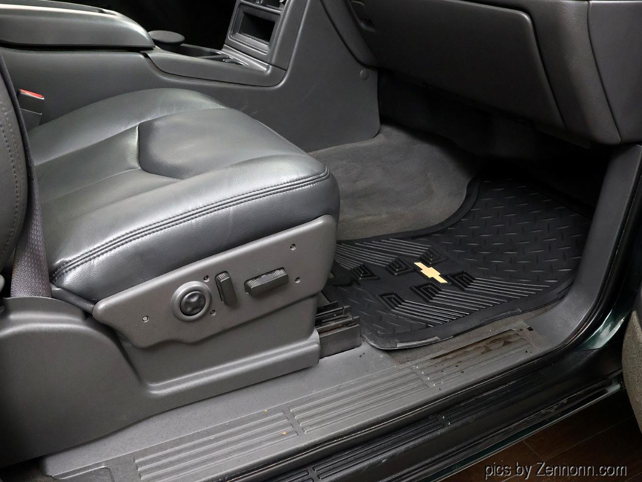 Chevrolet Avalanche 1500 5dr Crew Cab 130" WB 4WD Z71 2004