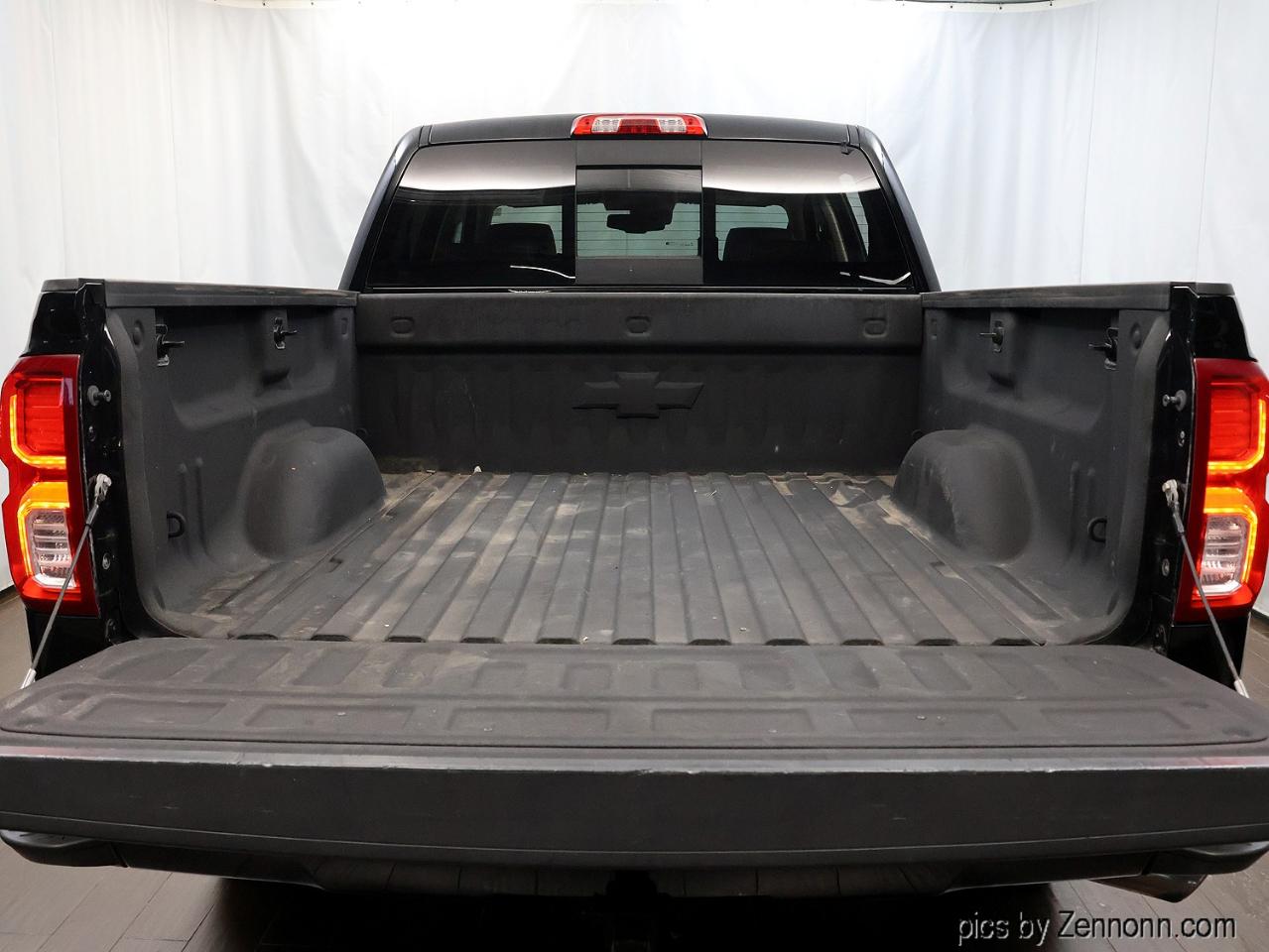 Chevrolet Silverado 1500 4WD Crew Cab 143.5" High Country 2016