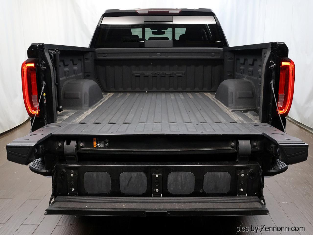 GMC Sierra 1500 4WD Crew Cab 147" Denali 2019