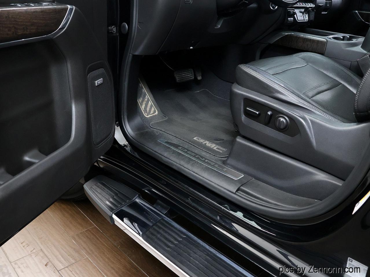 GMC Sierra 1500 4WD Crew Cab 147" Denali 2019