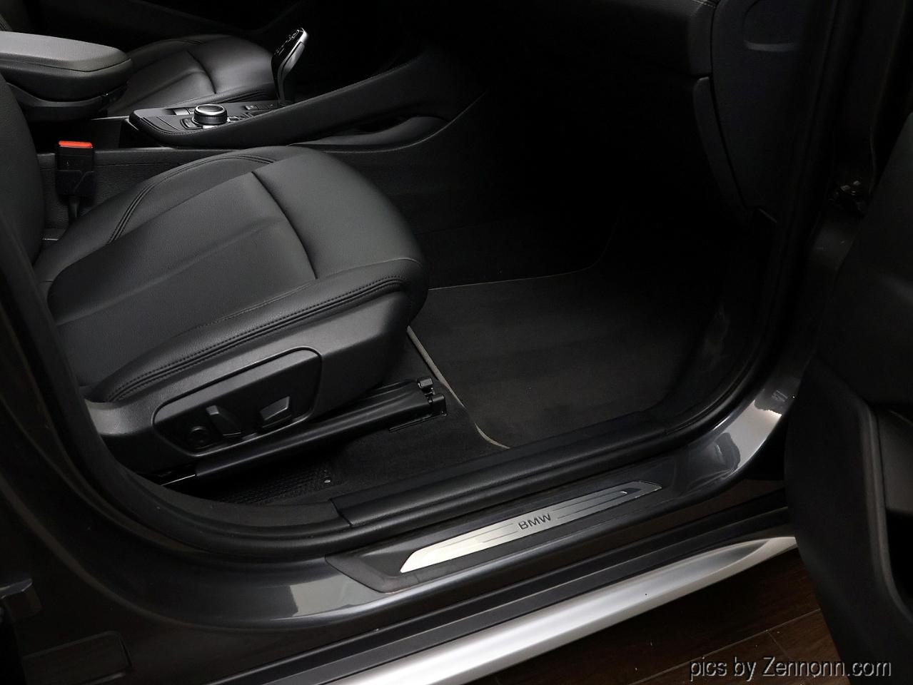 BMW X1 xDrive28i Sports Activity Vehicle 2021