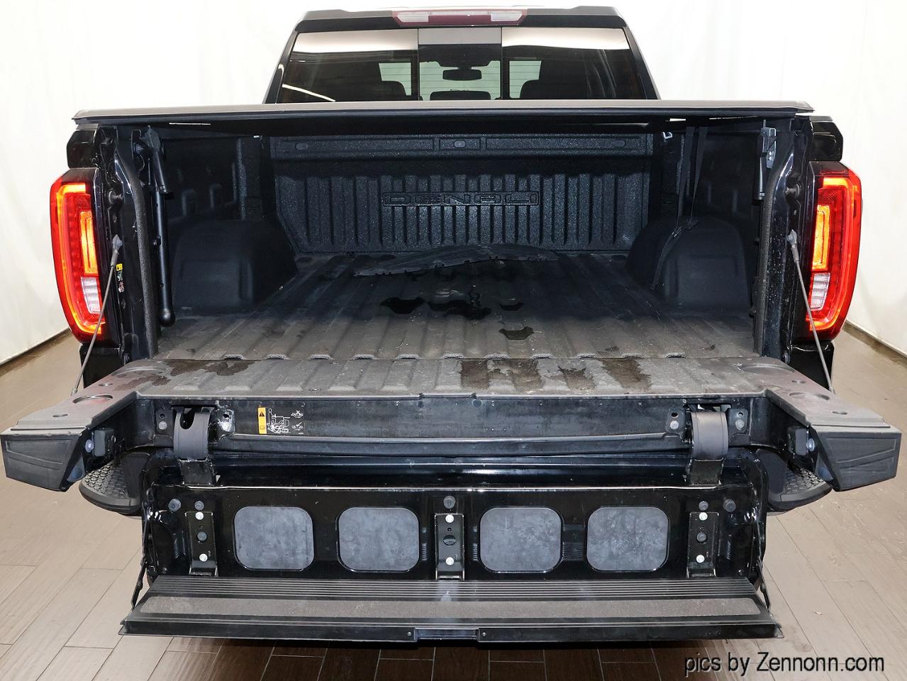 GMC Sierra 1500 4WD Crew Cab 147" Denali 2019