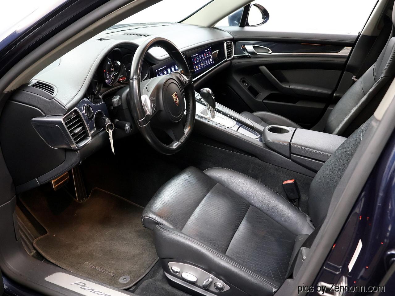 Porsche Panamera 4 AWD 2012