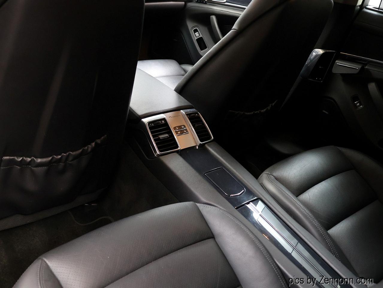Porsche Panamera 4 AWD 2012