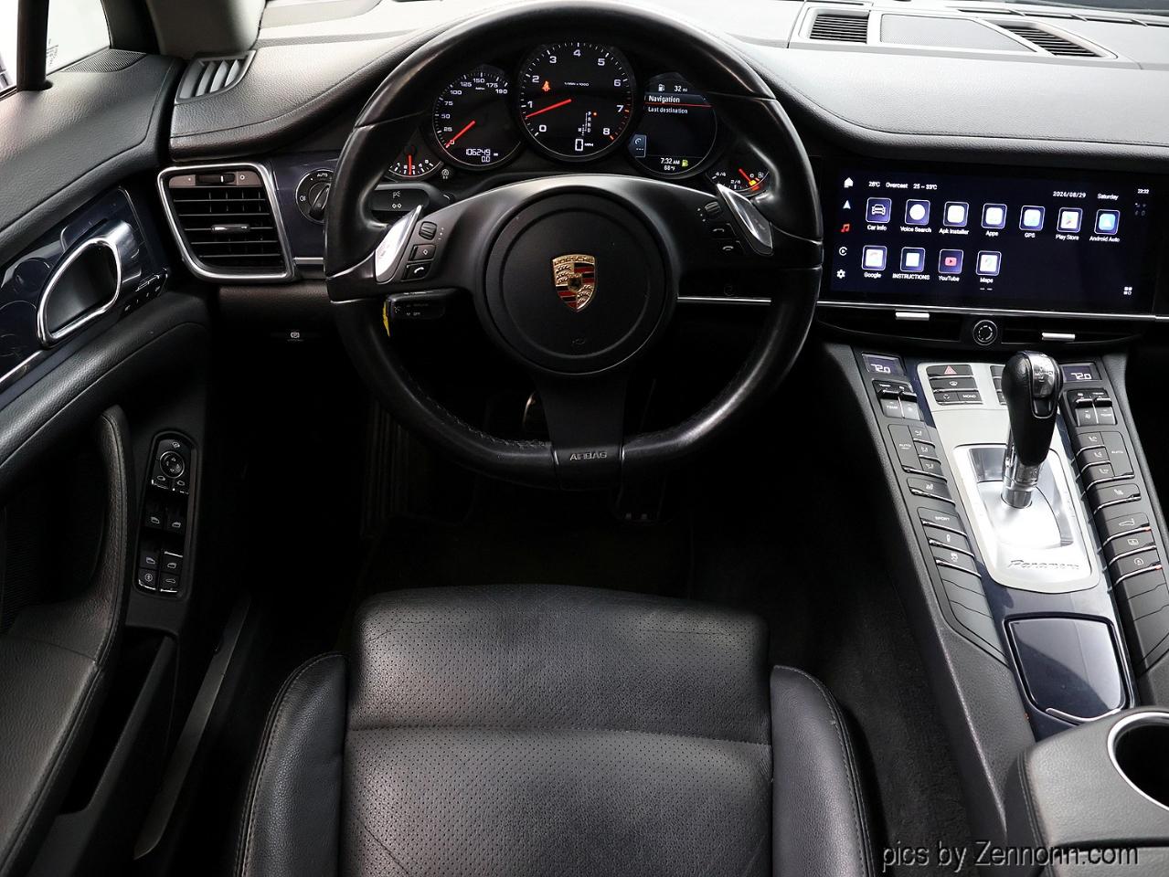 Porsche Panamera 4 AWD 2012