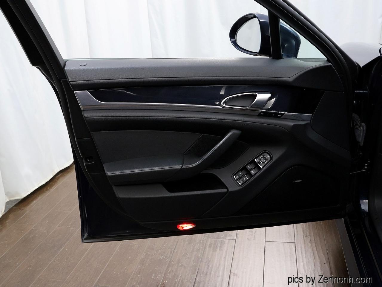 Porsche Panamera 4 AWD 2012