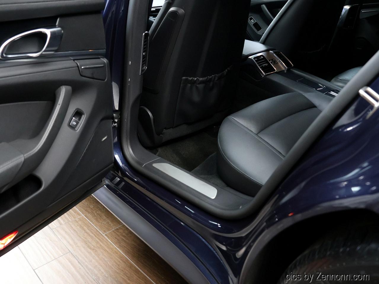 Porsche Panamera 4 AWD 2012