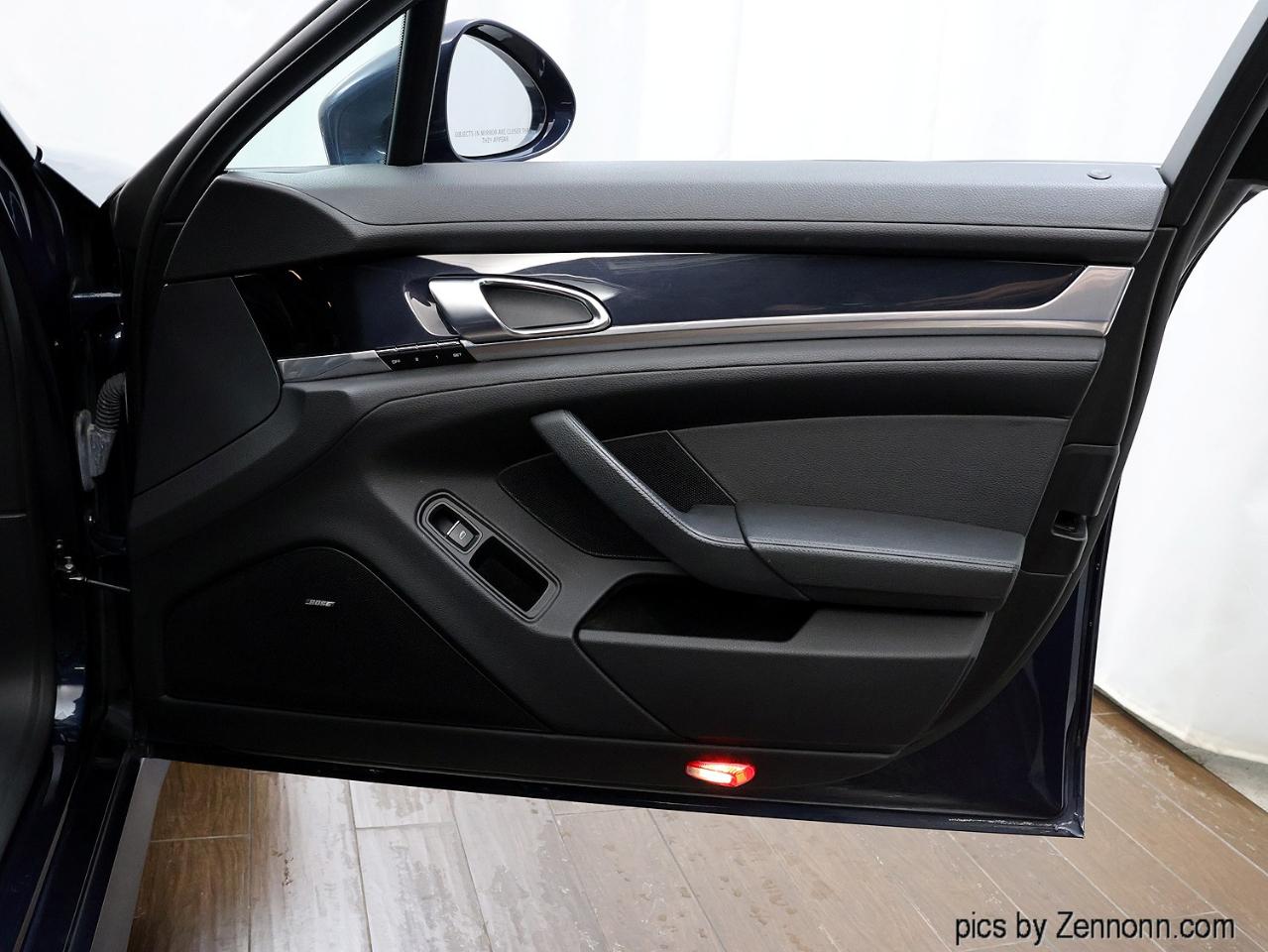 Porsche Panamera 4 AWD 2012