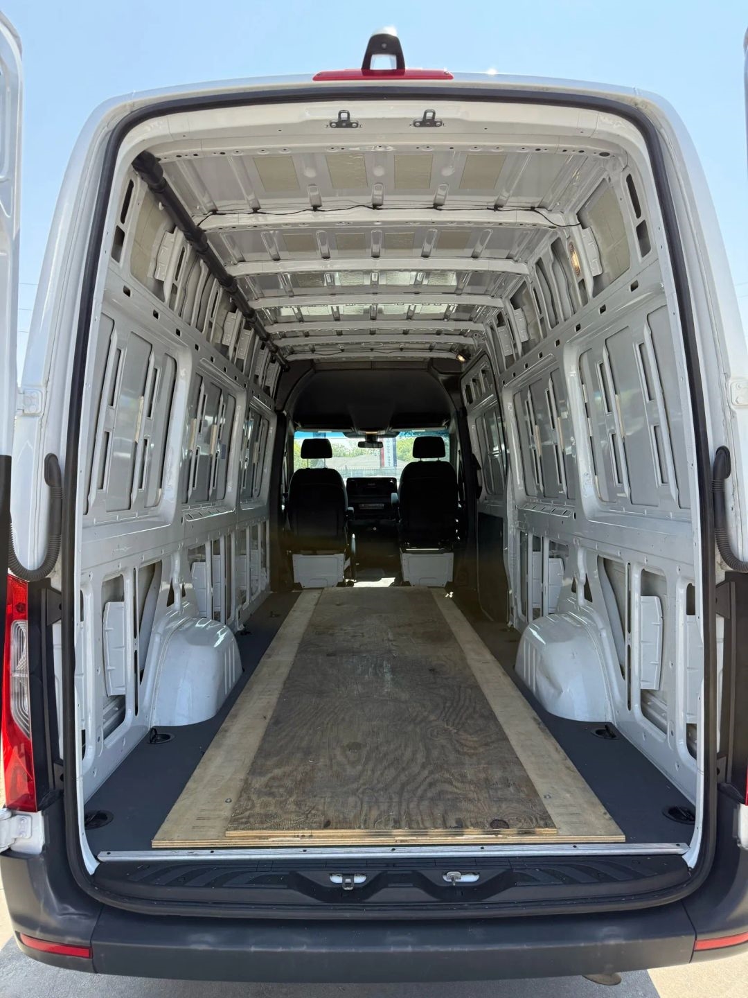 Mercedes-Benz Sprinter Van 2500 High Roof I4 Gas 170" RWD 2022