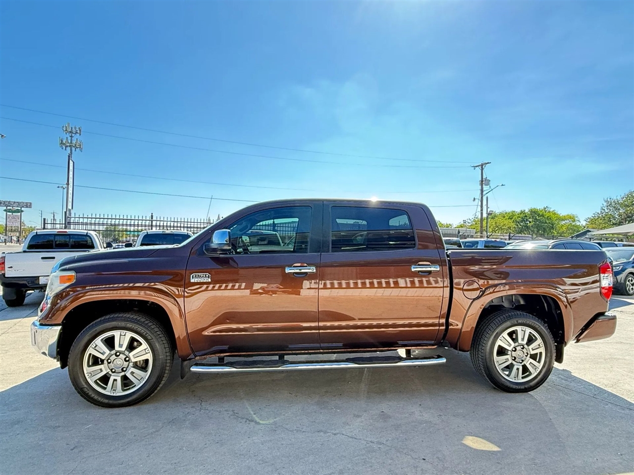 Toyota Tundra 4WD Truck CrewMax 5.7L V8 6-Spd AT 1794 (Natl) 2016
