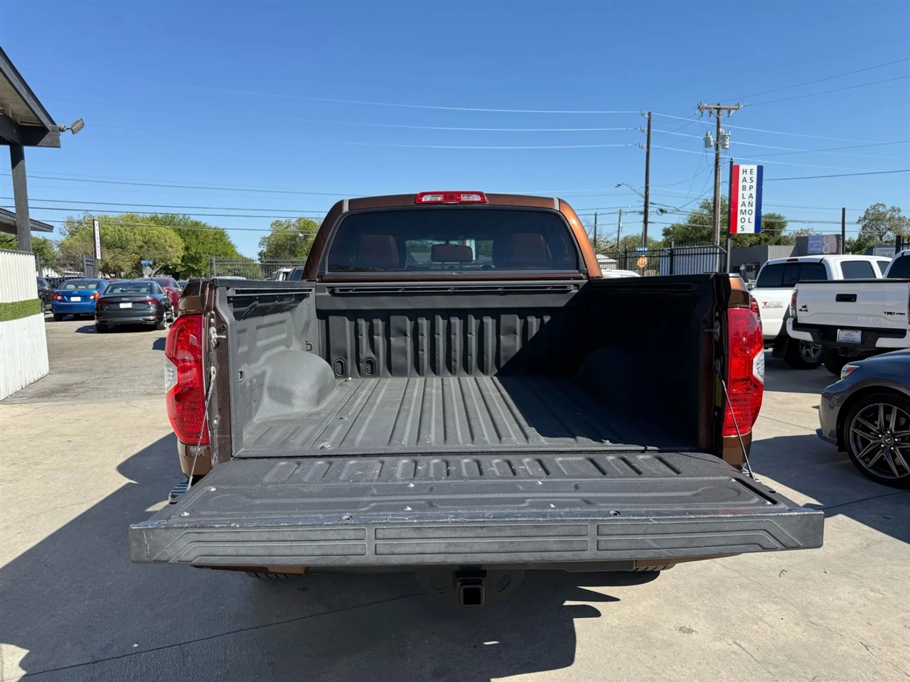Toyota Tundra 4WD Truck CrewMax 5.7L V8 6-Spd AT 1794 (Natl) 2016