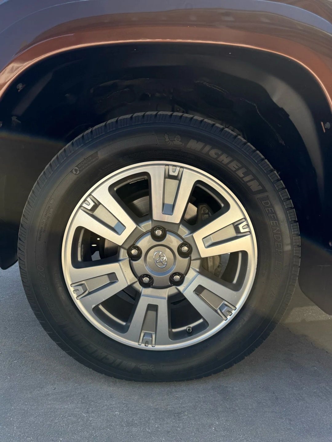Toyota Tundra 4WD Truck CrewMax 5.7L V8 6-Spd AT 1794 (Natl) 2016