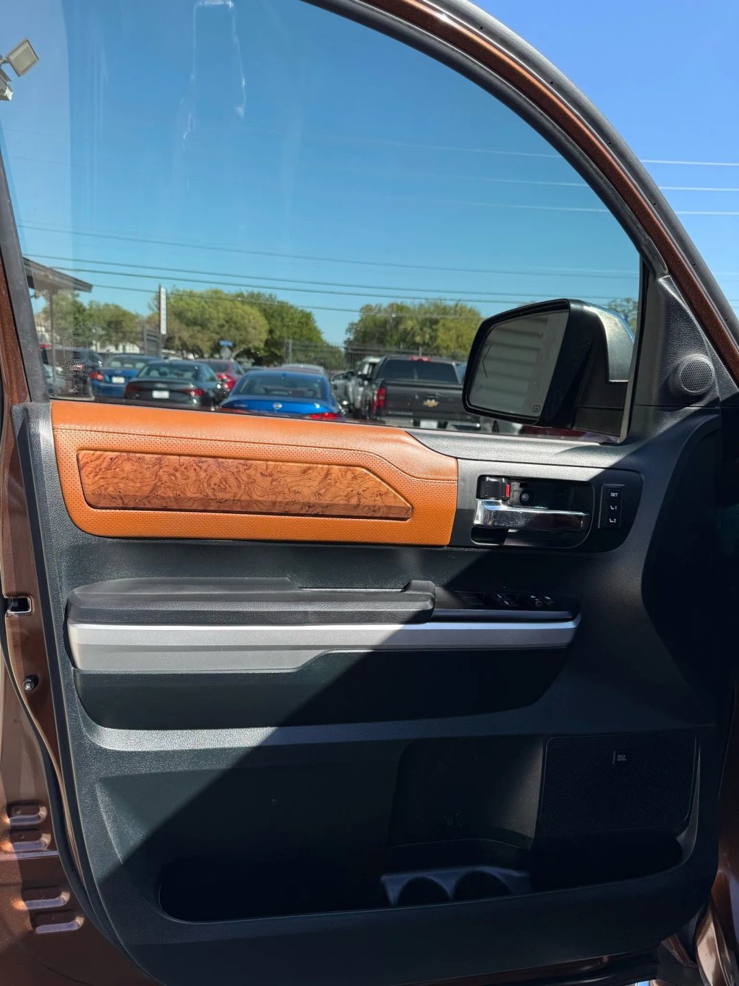Toyota Tundra 4WD Truck CrewMax 5.7L V8 6-Spd AT 1794 (Natl) 2016