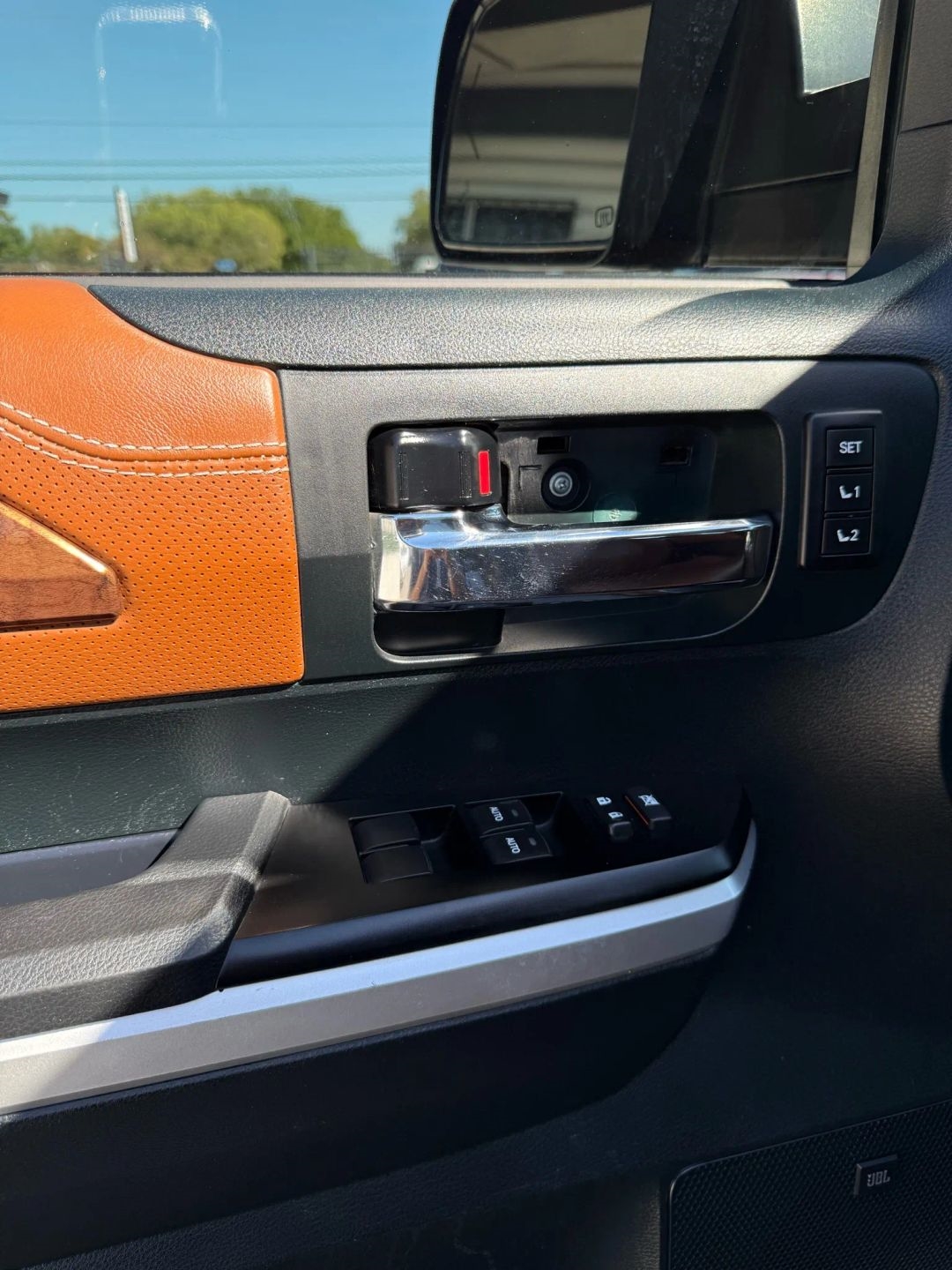 Toyota Tundra 4WD Truck CrewMax 5.7L V8 6-Spd AT 1794 (Natl) 2016