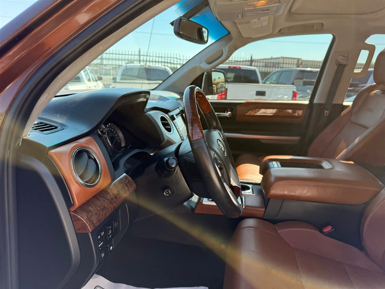 Toyota Tundra 4WD Truck CrewMax 5.7L V8 6-Spd AT 1794 (Natl) 2016