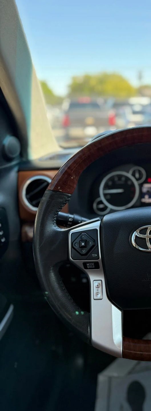 Toyota Tundra 4WD Truck CrewMax 5.7L V8 6-Spd AT 1794 (Natl) 2016