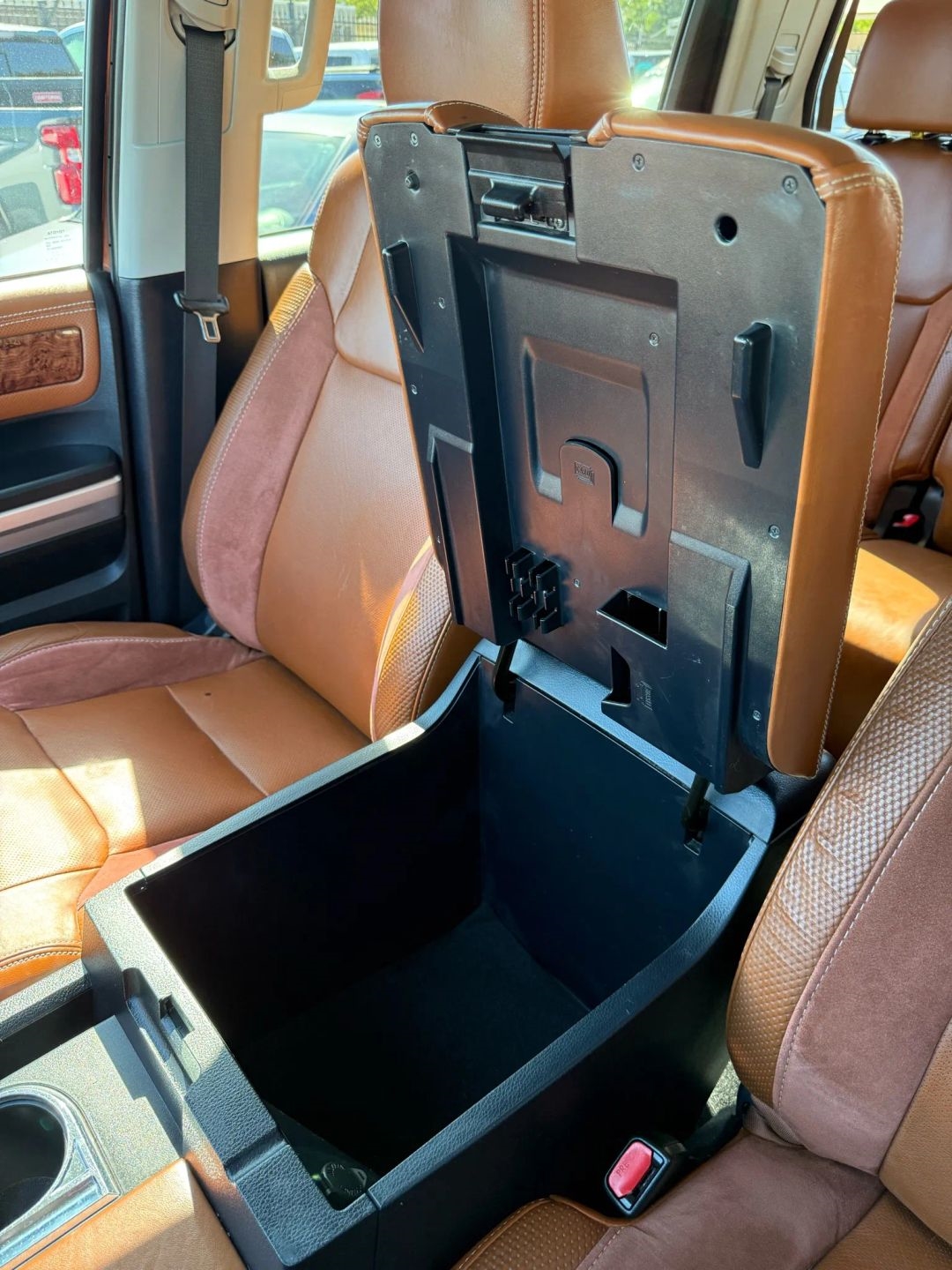 Toyota Tundra 4WD Truck CrewMax 5.7L V8 6-Spd AT 1794 (Natl) 2016