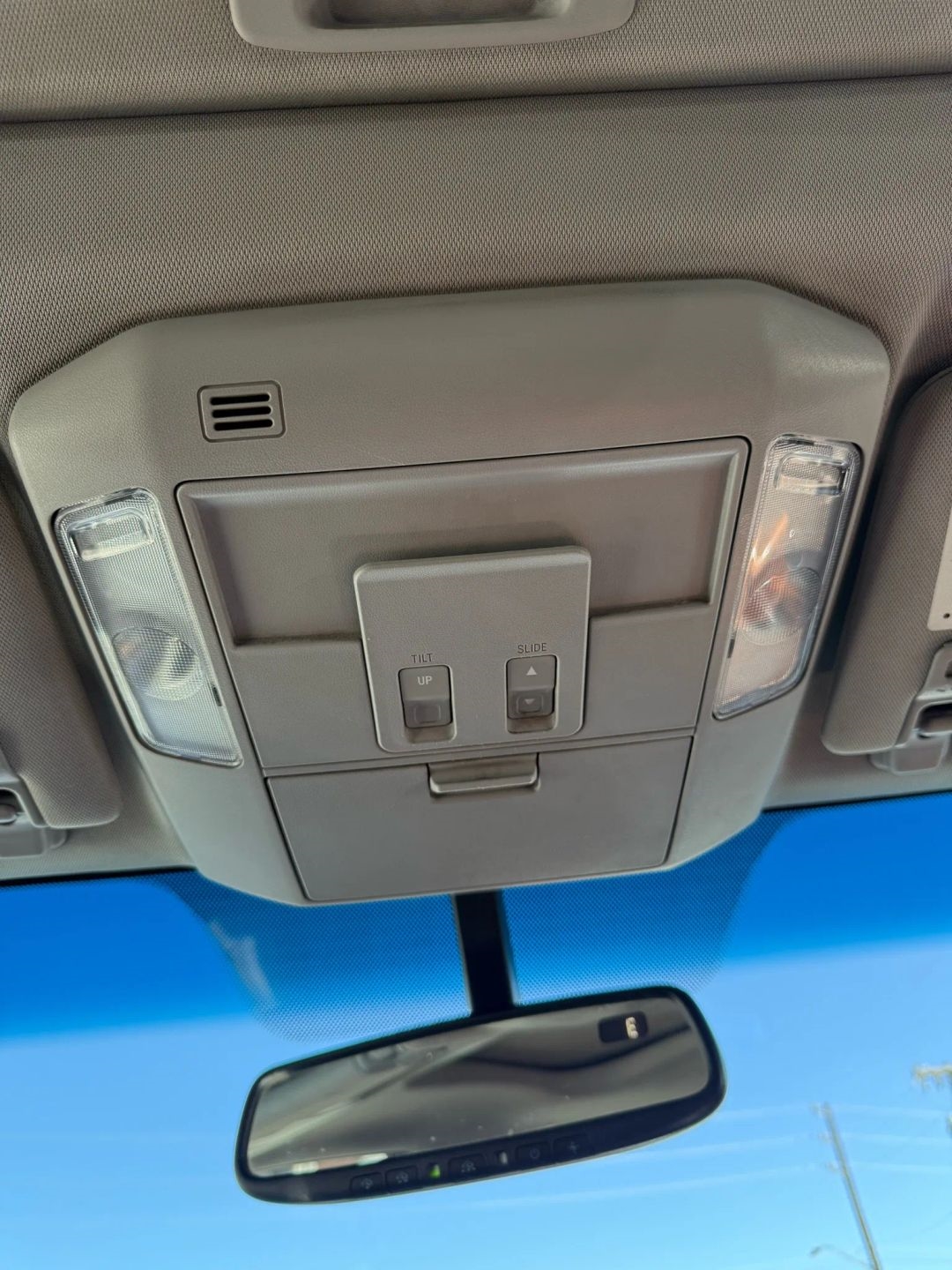 Toyota Tundra 4WD Truck CrewMax 5.7L V8 6-Spd AT 1794 (Natl) 2016