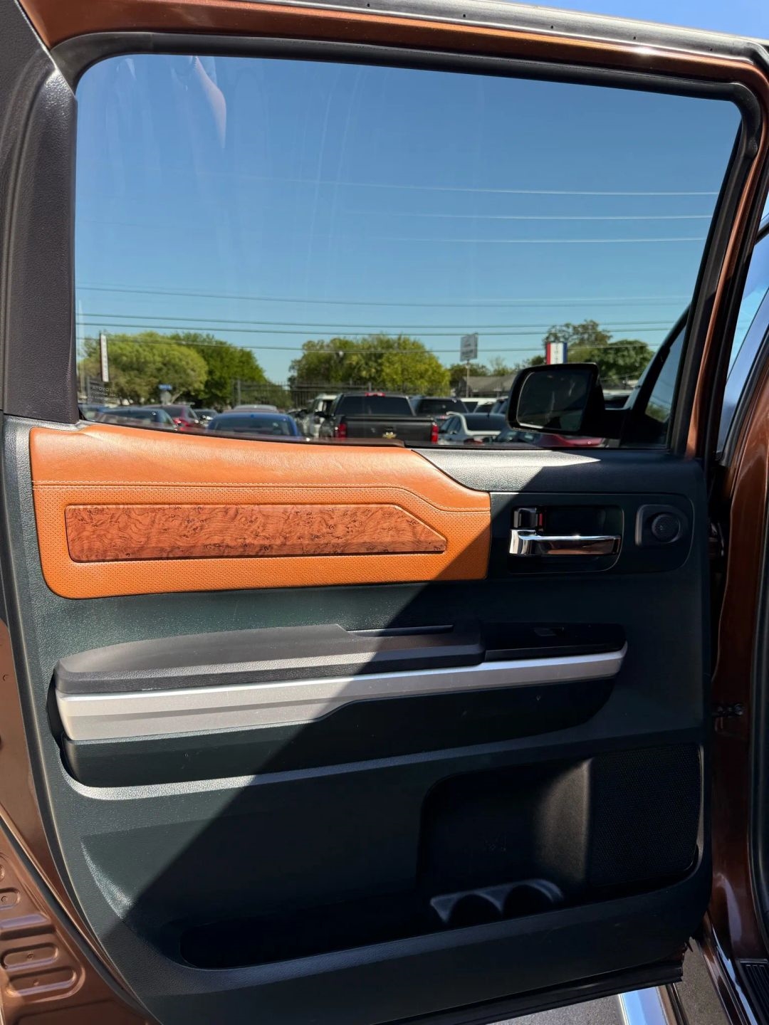Toyota Tundra 4WD Truck CrewMax 5.7L V8 6-Spd AT 1794 (Natl) 2016
