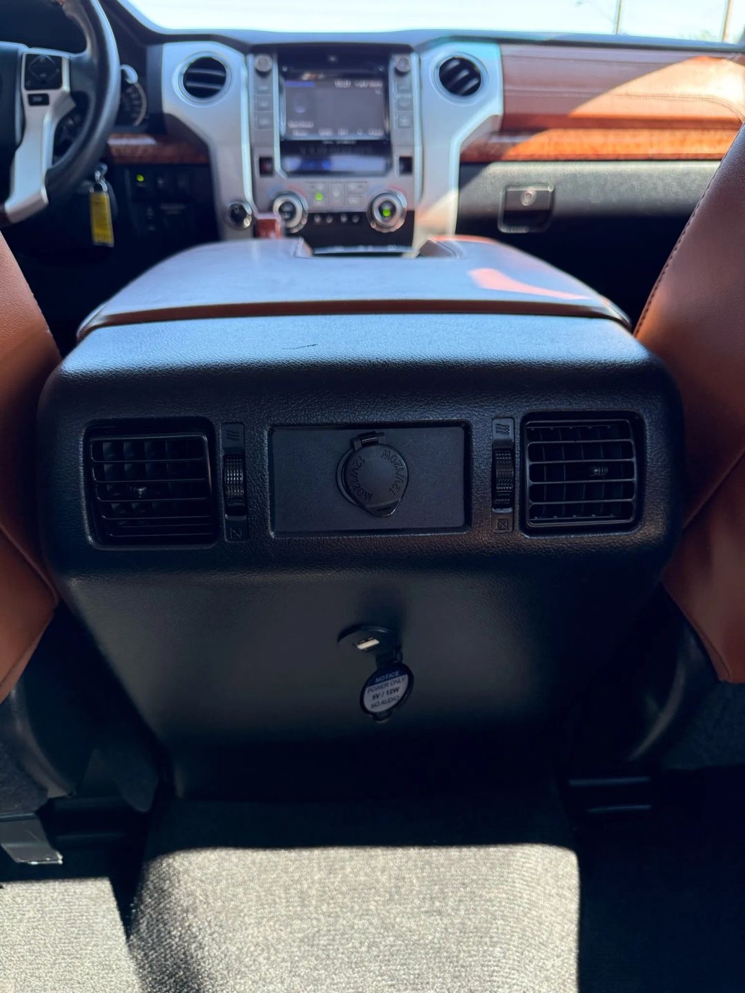 Toyota Tundra 4WD Truck CrewMax 5.7L V8 6-Spd AT 1794 (Natl) 2016