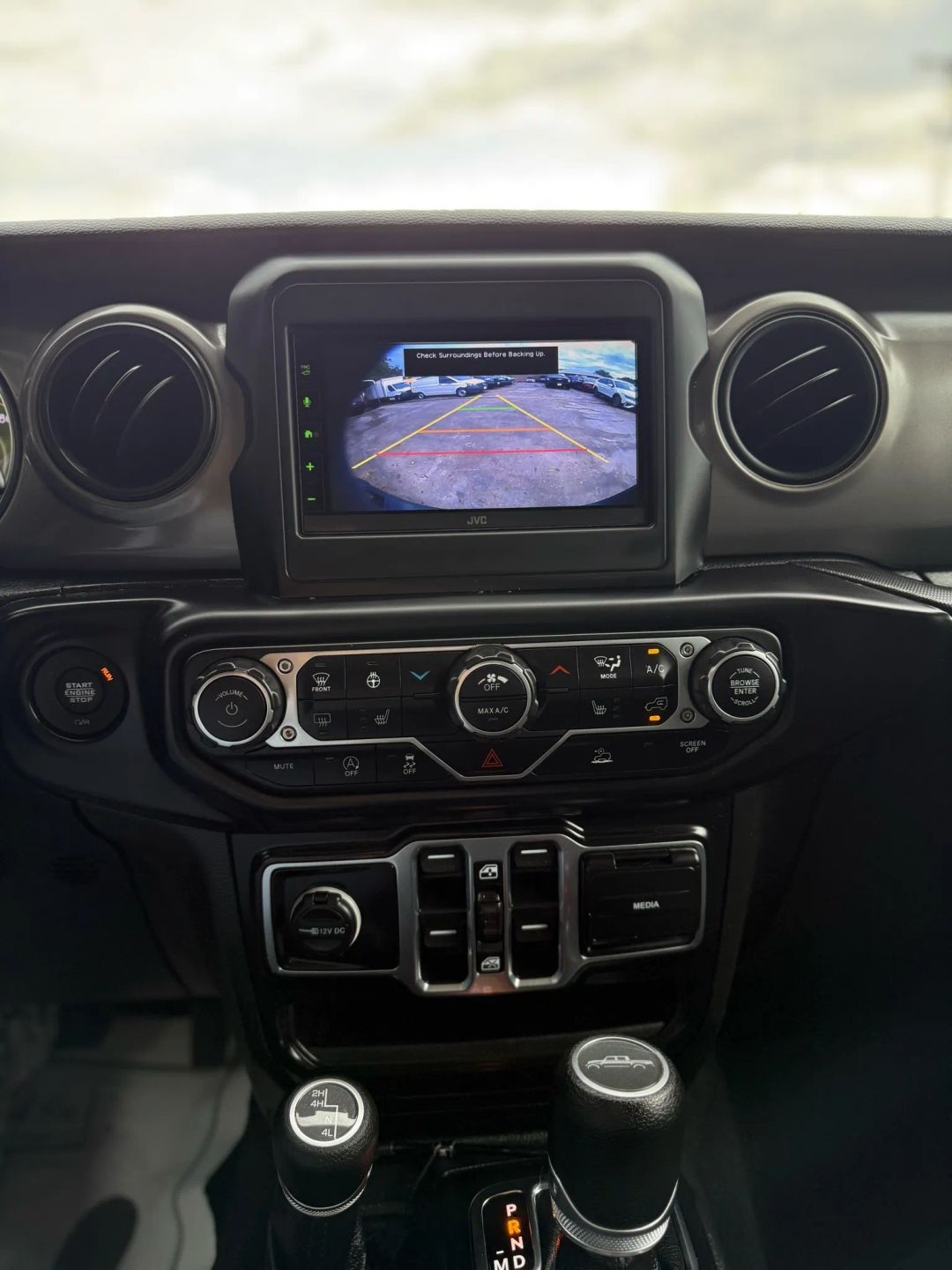 Jeep Gladiator Willys 4x4 2022