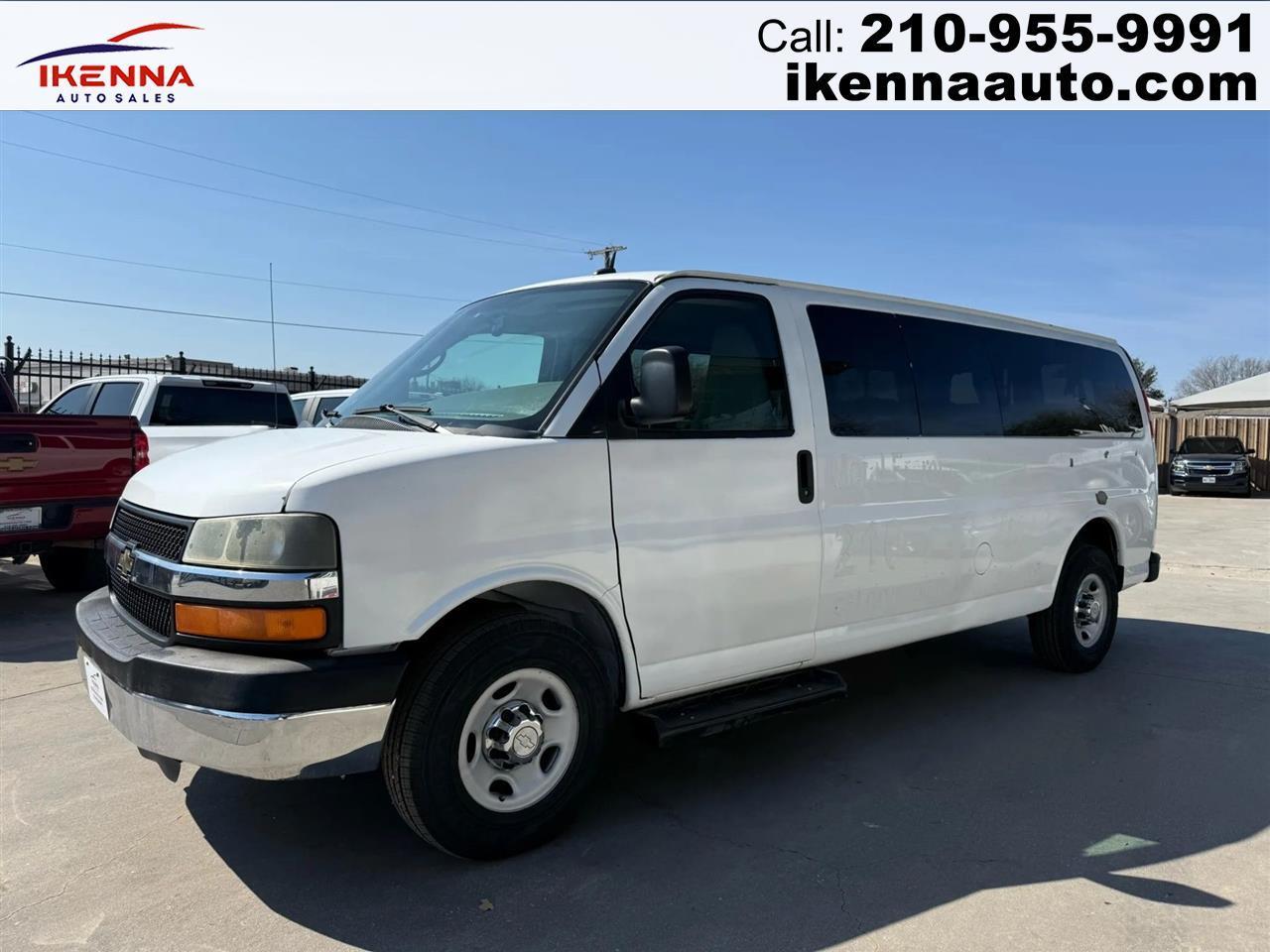 2011 Chevrolet Express Passenger RWD 3500 155" 1LT