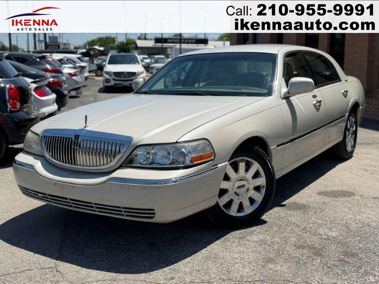 2005 Lincoln Town Car 4dr Sdn Signature Limited
