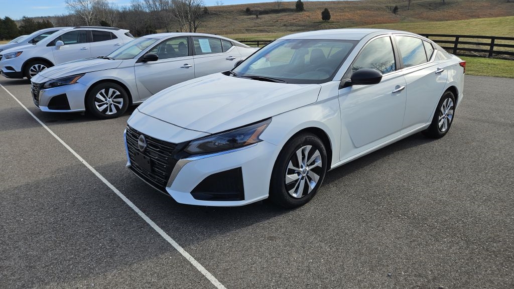 2024 Nissan Altima S's photo