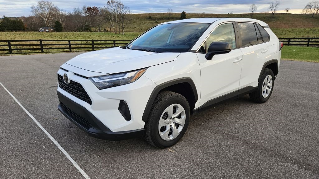 2024 Toyota RAV4 LE's photo