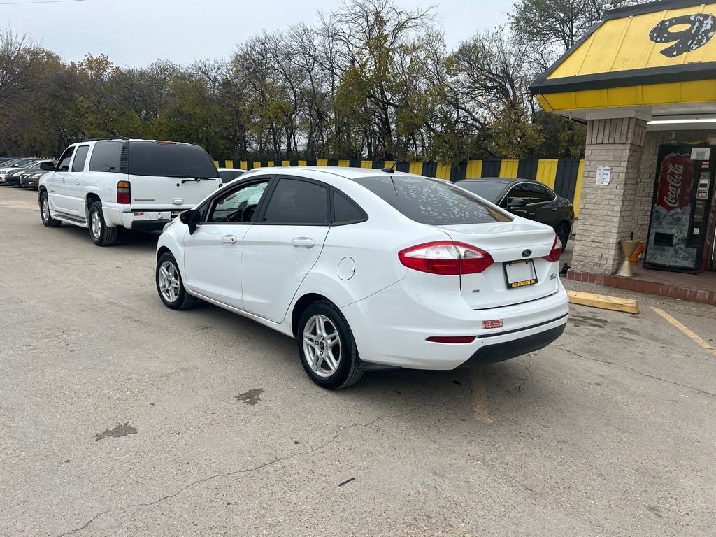 2018 Ford Fiesta SE's photo