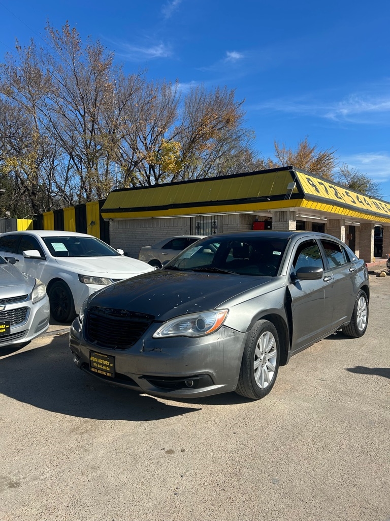 2011 Chrysler 200 Touring's photo