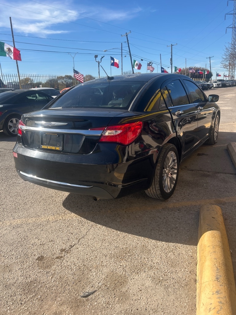 2012 Chrysler 200 Limited's photo