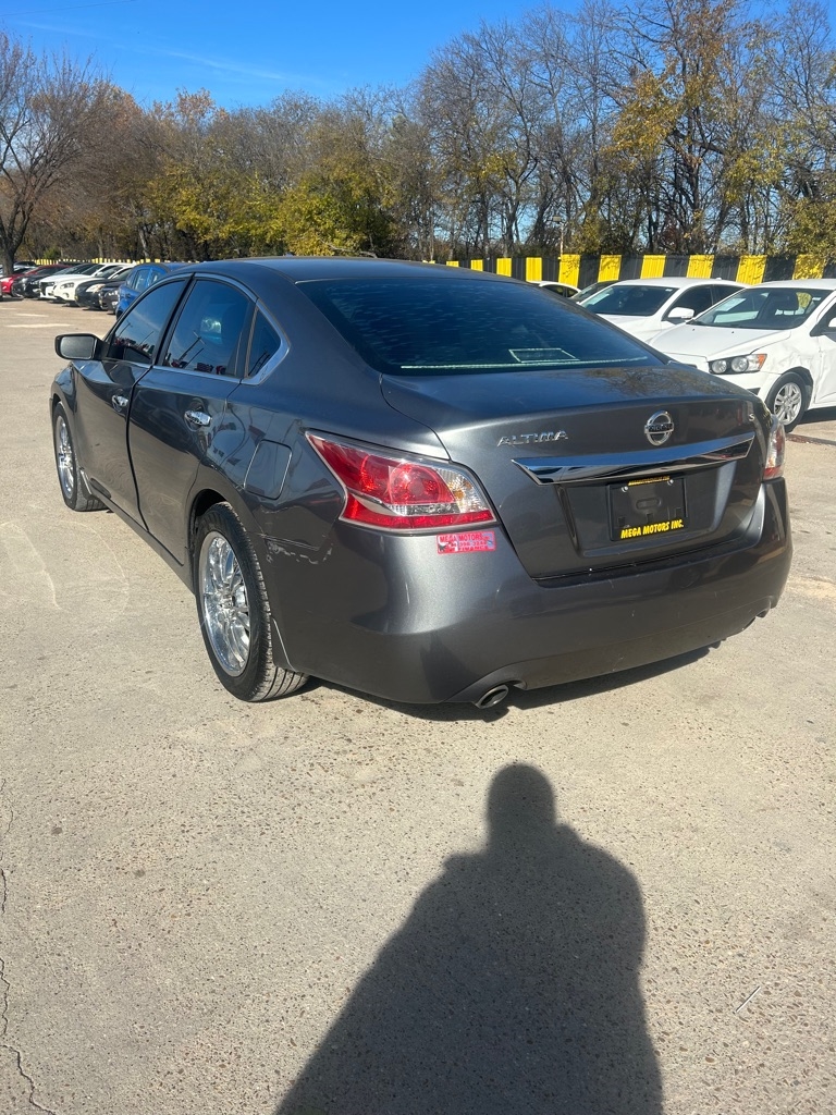 2015 Nissan Altima S's photo