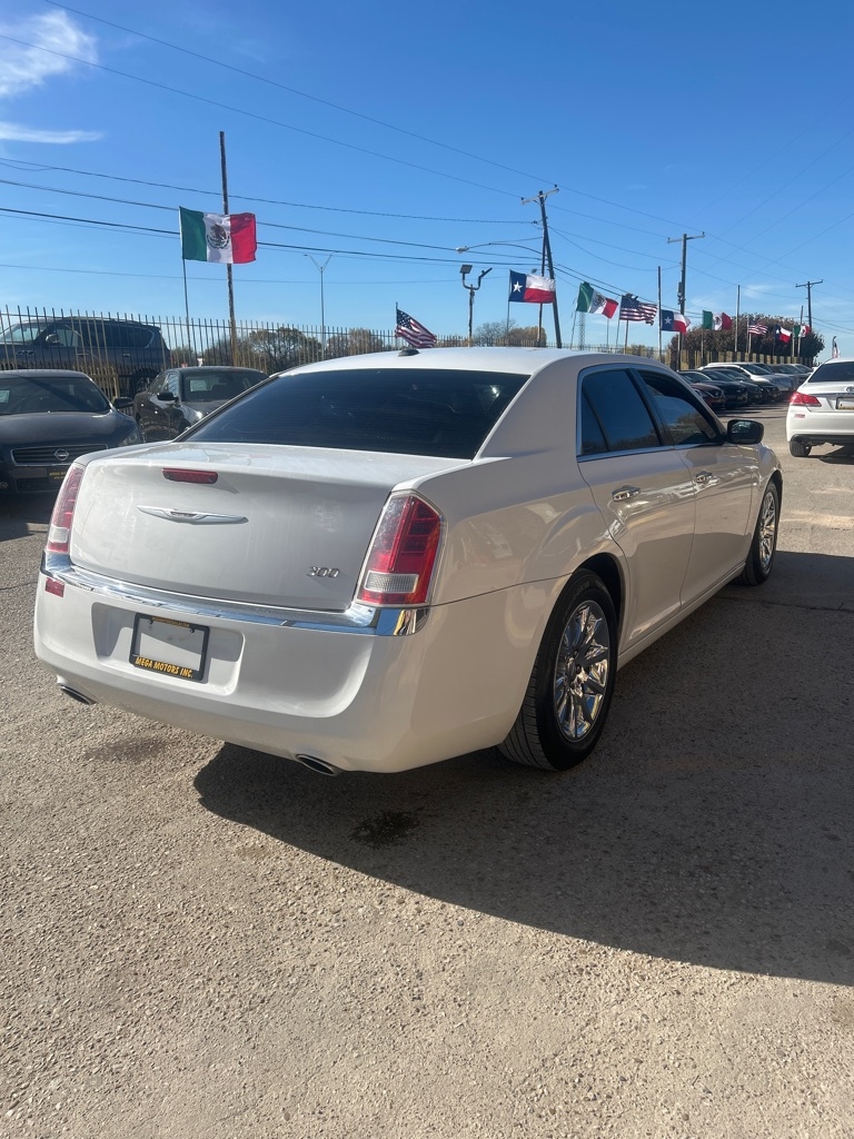 2012 Chrysler 300 Limited's photo